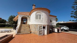 Chalet en venta en La Siesta - El Salado - Torreta en Torrevieja