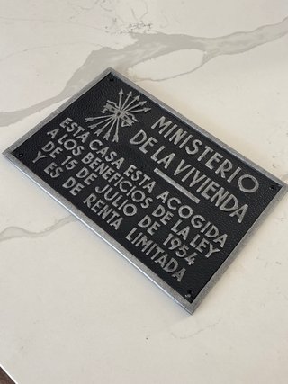 Placa Ministerio Vivienda 1954