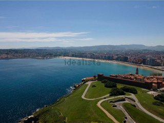 Piso en venta en La Arena en Gijón