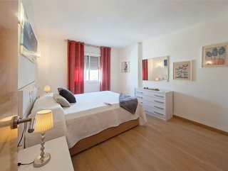 Piso en venta en Playa Bajadilla-Puertos en Marbella
