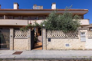 Casa adosada en venta en Plaza de Toros - Barón de Warsage en Calatayud