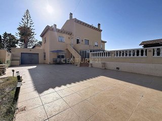 Chalet en venta en La Siesta - El Salado - Torreta en Torrevieja