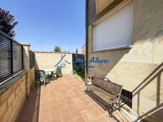 Casa adosada en venta en Haro