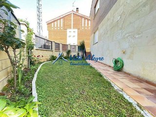 Casa adosada en venta en Haro