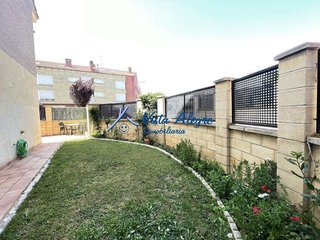 Casa adosada en venta en Haro