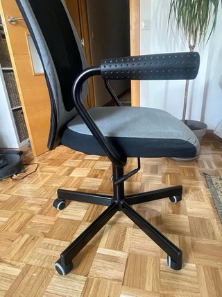 Silla de escritorio Flintan con reposabrazos