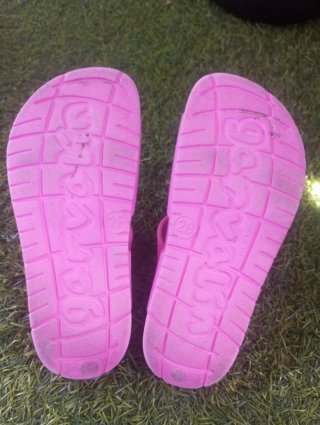 Chanclas niña verano rosas