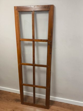 Puerta antigua de madera con cristales