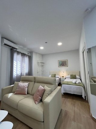 Piso en venta en Girón - Las Delicias - Tabacalera en Málaga