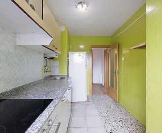 Piso en venta en El Polígono en Gijón