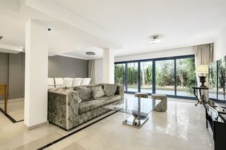 Casa adosada en venta en Nueva Andalucía centro en Marbella
