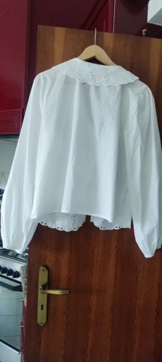 Camisa Branca com Atilhos