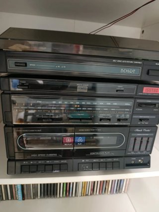 Equipo de música ISUTED con tocadiscos