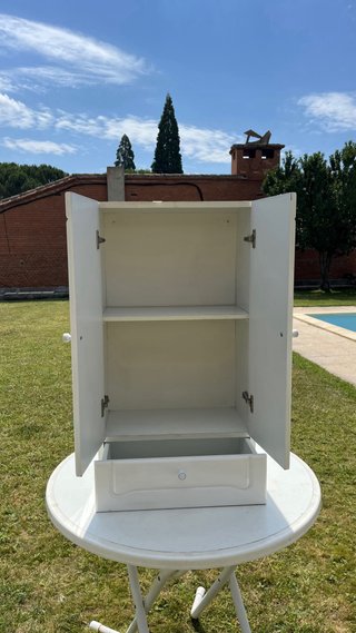 Armario blanco de plástico