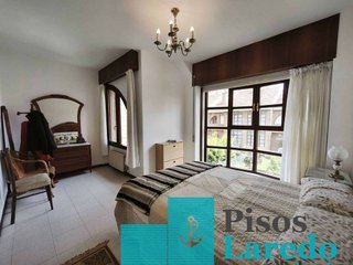 Casa adosada en venta en El Puntal en Laredo