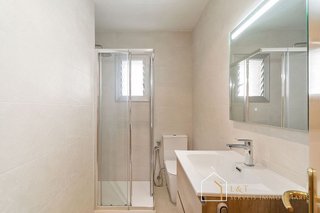 Ático en venta en El Turó de la Peira en Barcelona