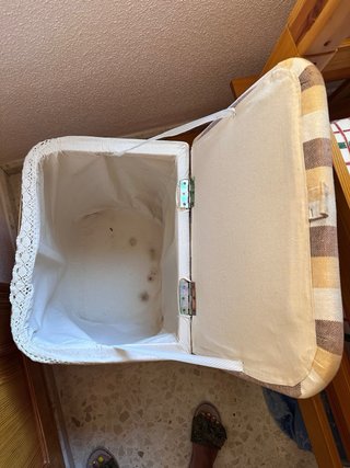 Baúl de bambú con asiento