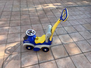 Coche correpasillos infantil azul y amarillo