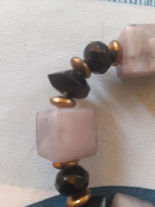 Pulsera de cuentas rosas y negras