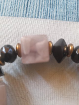 Pulsera de cuentas rosas y negras