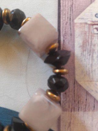 Pulsera de cuentas rosas y negras