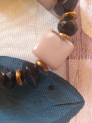 Pulsera de cuentas rosas y negras