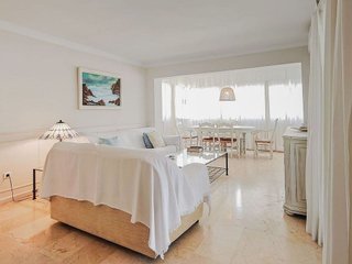 Piso en venta en Playa de la Fontanilla en Marbella