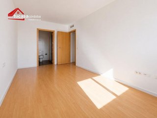 Piso en venta en Poniente-Norte - Miralbaida - Parque Azahara en Córdoba