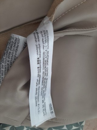Pantalón Zara efecto piel beige Talla S
