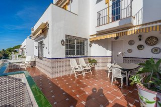 Casa pareada en venta en Costabella en Marbella