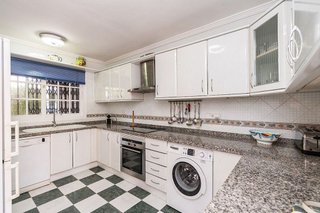 Casa pareada en venta en Costabella en Marbella