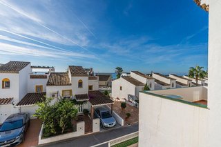 Casa pareada en venta en Costabella en Marbella