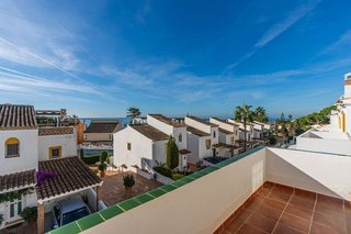 Casa pareada en venta en Costabella en Marbella