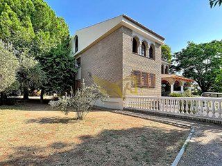 Chalet en venta en Palomares del Río