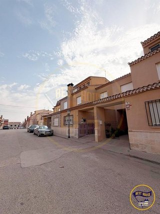 Casa adosada en venta en Quintanar del Rey