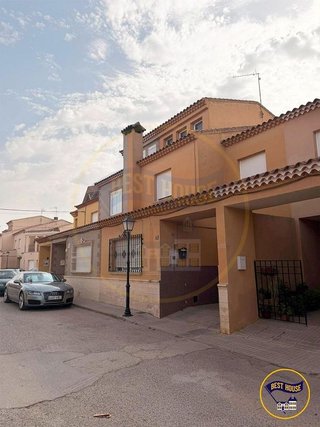 Casa adosada en venta en Quintanar del Rey