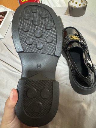 Mocasines negros brillantes sin estrenar
