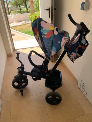 Triciclo infantil con capota estampada