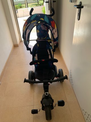 Triciclo infantil con capota estampada