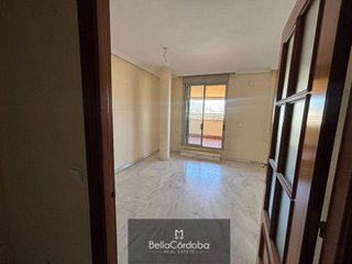 Piso en venta en Santa Rosa - Valdeolleros en Córdoba