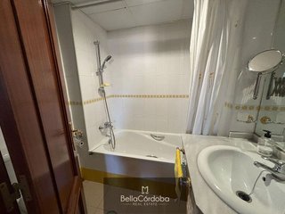 Piso en venta en Santa Rosa - Valdeolleros en Córdoba