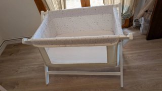 Cuna de bebé con estrellas