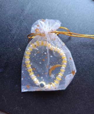 Pulseras personalizadas con letras y corazones...