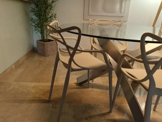 Mesa Comedor Cristal y Acero + 4 Sillas
