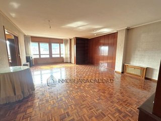 Piso en venta en Plaza España - Villa Pilar - Reyes Católicos - Vadillos en Burgos