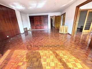 Piso en venta en Plaza España - Villa Pilar - Reyes Católicos - Vadillos en Burgos