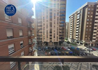 Piso en venta en San Pedro de Deusto-La Ribera en Bilbao
