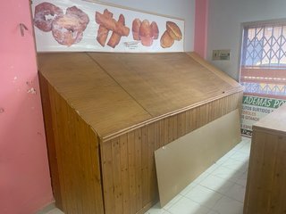 Mueble de madera para tienda