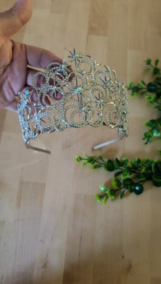 Preciosa tiara inspirada en Glinda