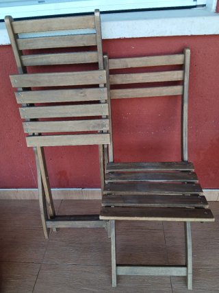 Juego de dos sillas de madera para terraza o jard